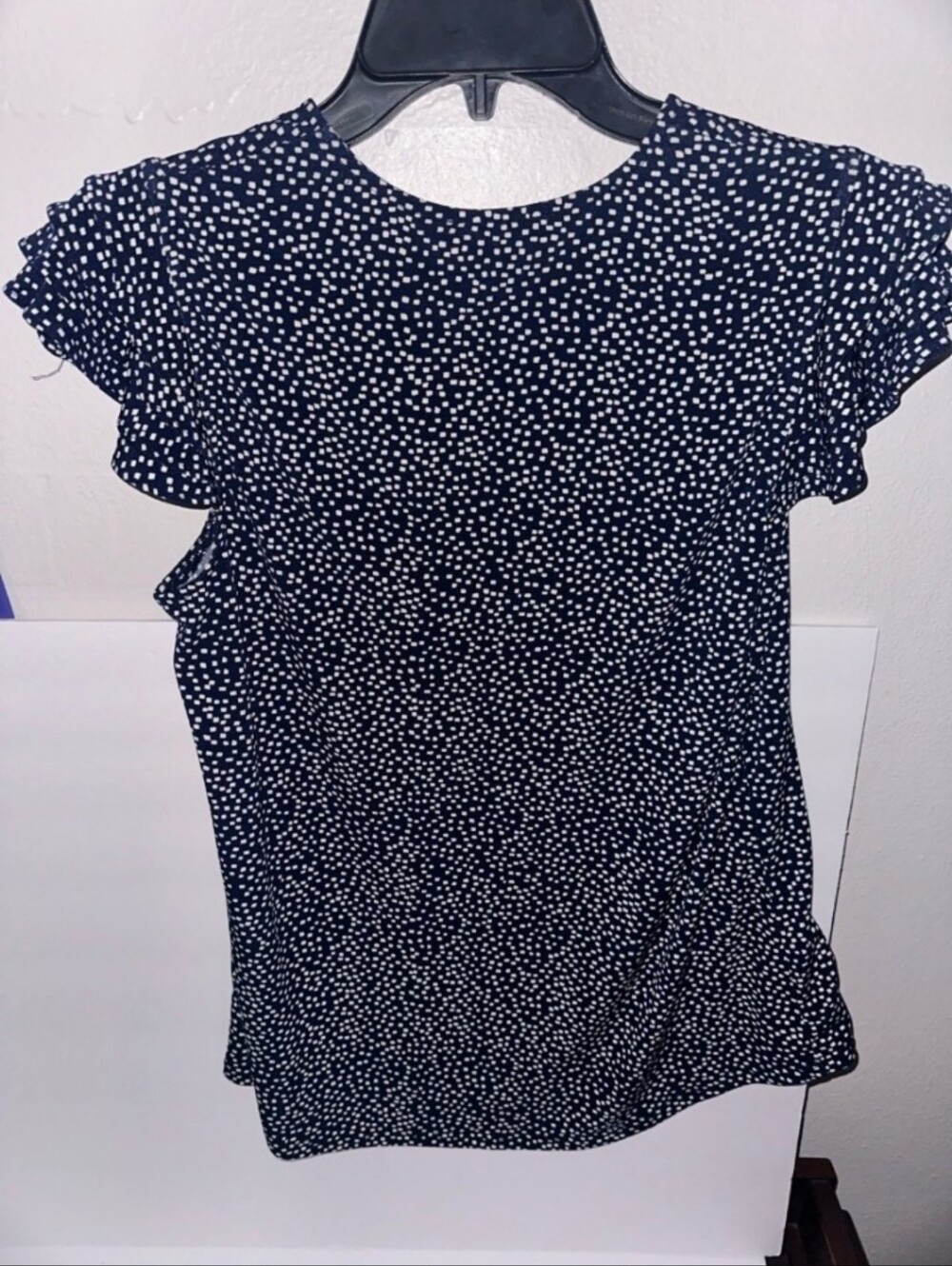 BNWT Adrianna Papell Navy Dot Flutter Sleeve V-Neck Top - Picture 2 of 5